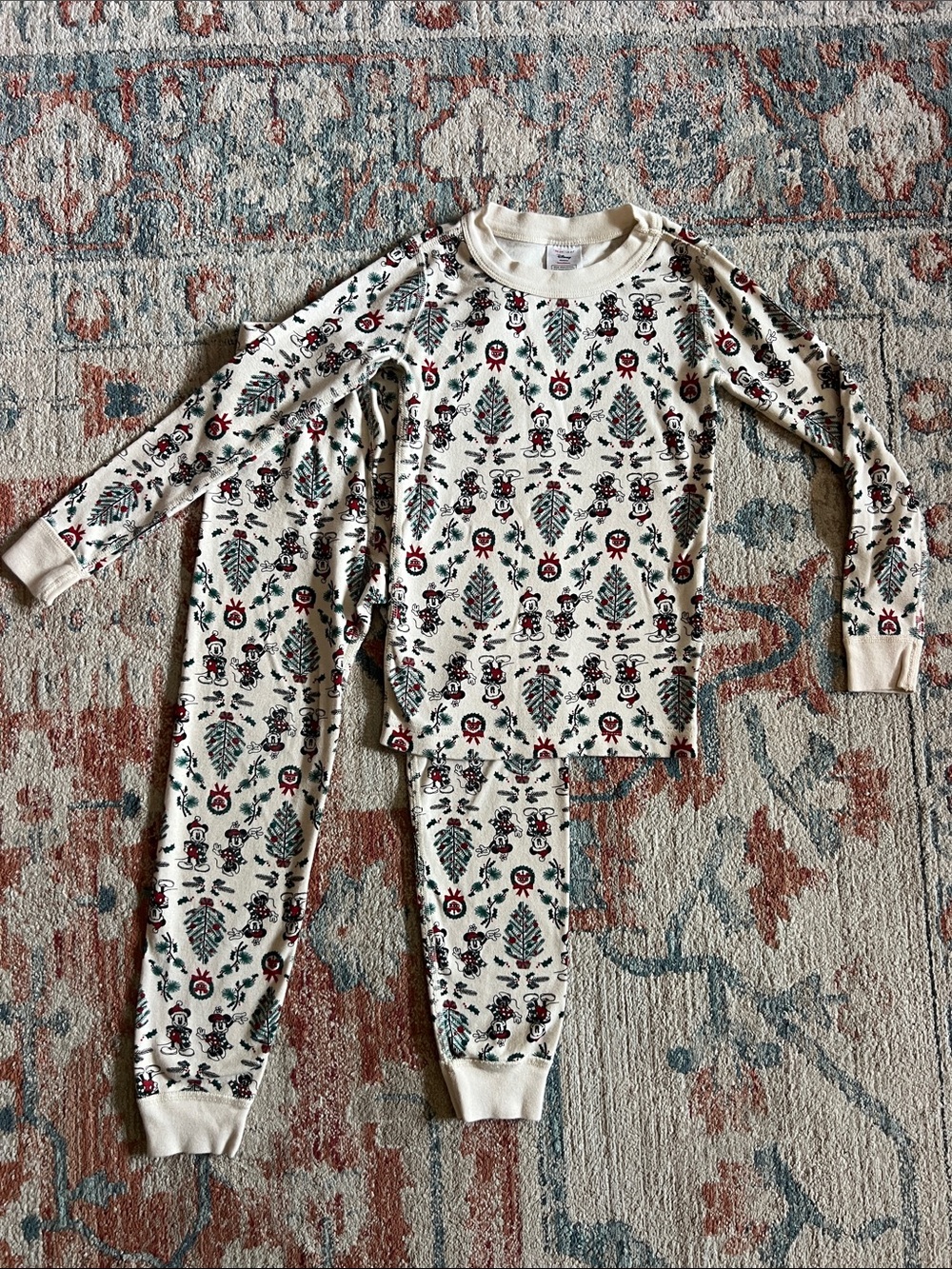 Hanna Andersson Cream Holiday Pajama Set with Green & Red Print